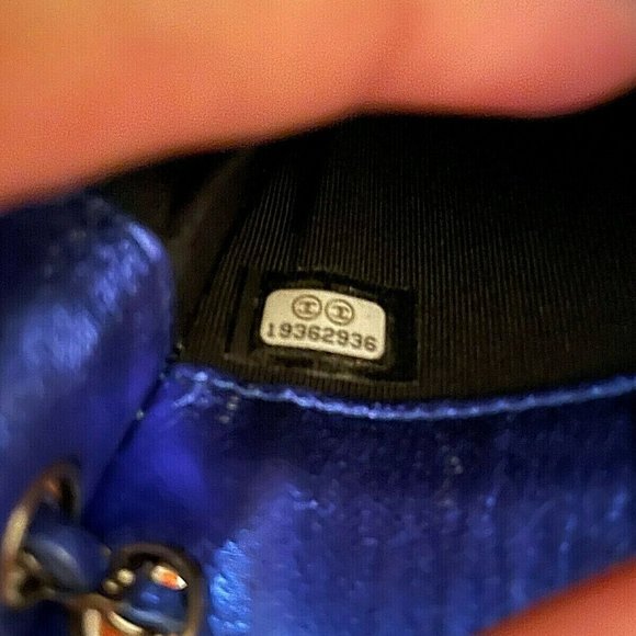 Chanel Phone Cross Body Bag Blue Patent Leather - Picture 3 of 4